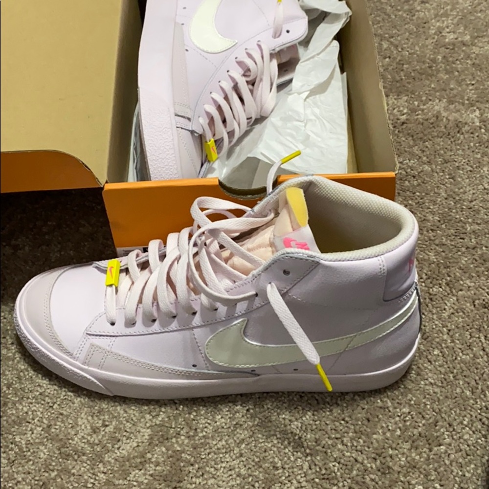 Women Nike blazer mid 77
